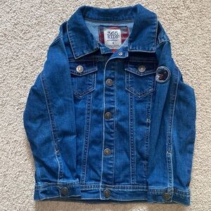 ￼Like new 365 Kids Size 4 Cotton Button Up Denim Jacket With A Dinosaur Patch